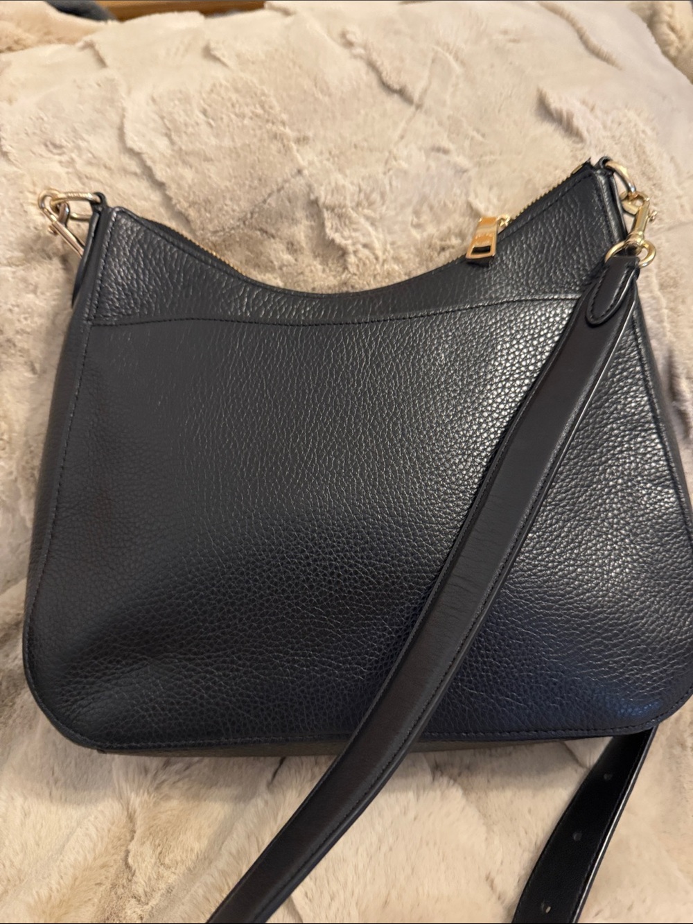 Coach Black Leather Shoulder Bag with Gold Carriage Medallion - Picture 3 of 10